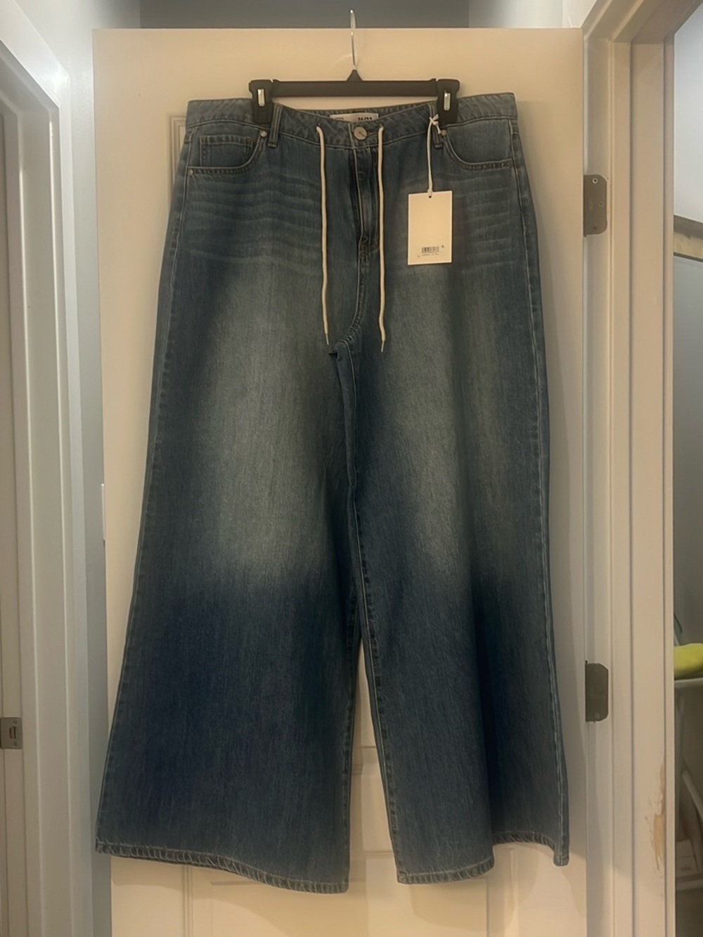 NWT 1822 Denim Wide Leg Jeans in Medium Blue Wash